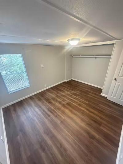 Photo 4 of 11 of home located at 335 Circle Drive Deland, FL 32724