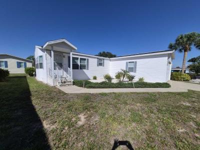 Photo 3 of 66 of home located at 2113 Sawgrass Lane Ruskin, FL 33570