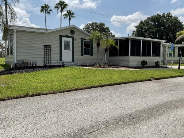 2005 Homes of Merit Mobile Home For Sale