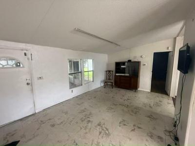 Photo 4 of 13 of home located at 1234 Reynolds Road #202 Lakeland, FL 33801