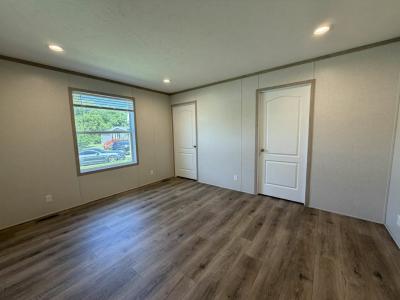 Photo 4 of 9 of home located at 2525 County Line Rd., #291 Des Moines, IA 50321