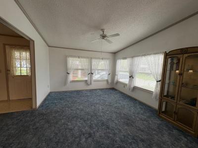 Photo 5 of 20 of home located at 481 Lake Circle Plant City, FL 33565