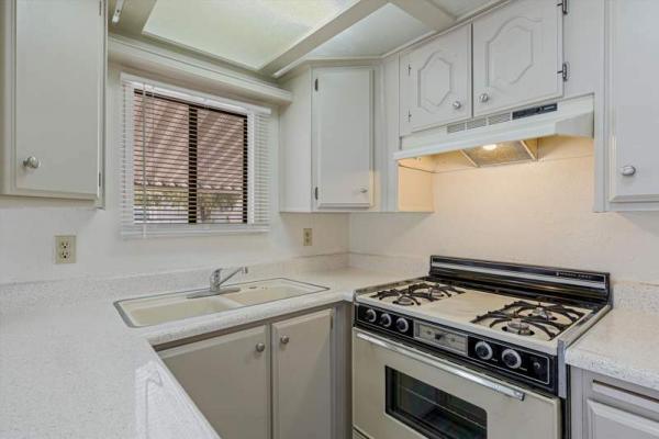 1985 Skyline Manufactured Home