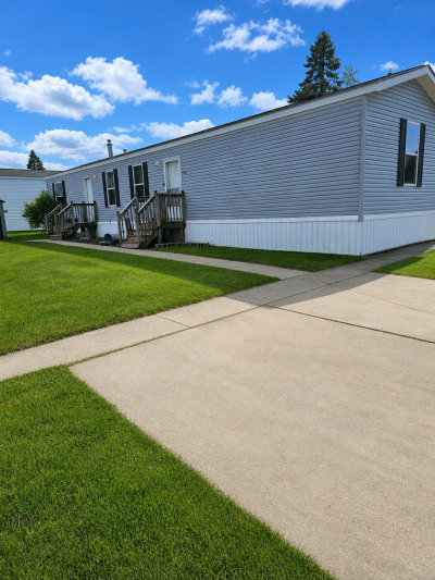 Photo 2 of 8 of home located at 4915 Schoen Rd Union Grove, WI 53182