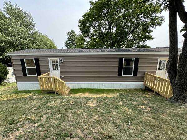 2026 Clayton Gem Series Peridot 52 Manufactured Home