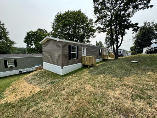 2026 Clayton Gem Series Peridot 52 Manufactured Home