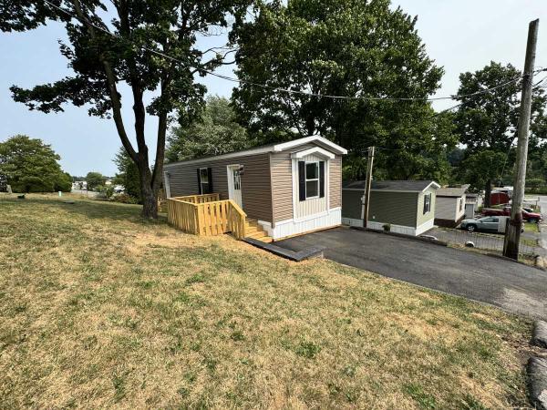 2026 Clayton Gem Series Peridot 52 Manufactured Home