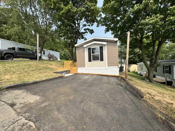 2026 Clayton Gem Series Peridot 52 Manufactured Home