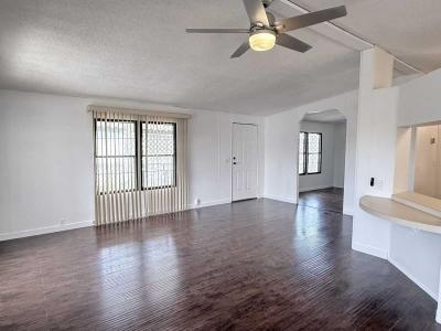 Photo 4 of 33 of home located at 8122 W Flamingo Rd Las Vegas, NV 89147