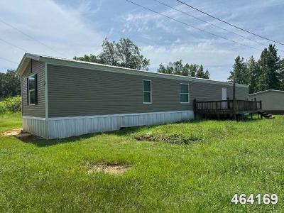 Mobile Home at 1113 County Road 196 Blue Springs, MS 38828