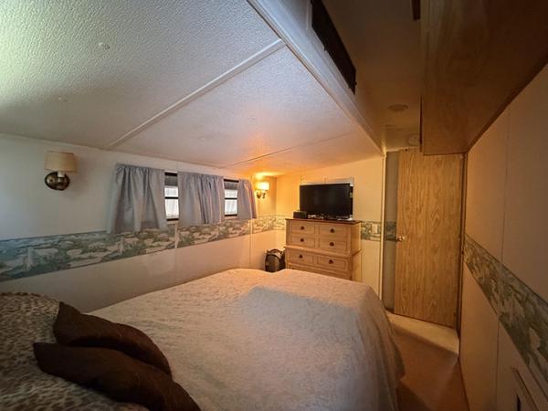 1984 Park Manufactured Home