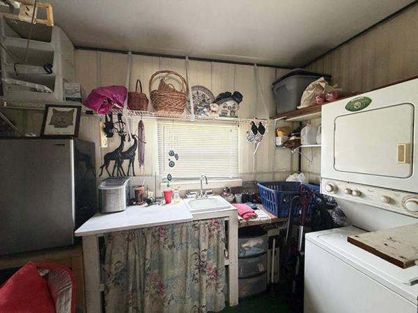 1984 Park Manufactured Home
