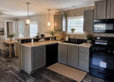 Mobile Home at 1565 N. M63 Benton Harbor, MI 49022