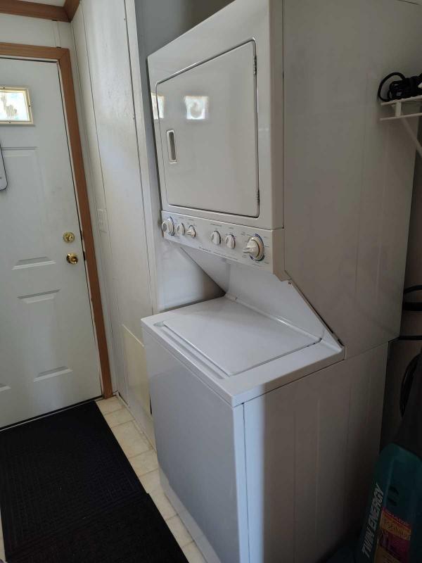 2003 Pine Grove Holly Mobile Home
