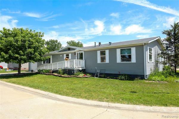 2000  Mobile Home For Sale