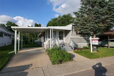 Photo 2 of 7 of home located at 92 Cranberry Beach Blvd White Lake, MI 48386