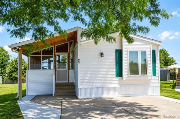 2000  Mobile Home For Sale