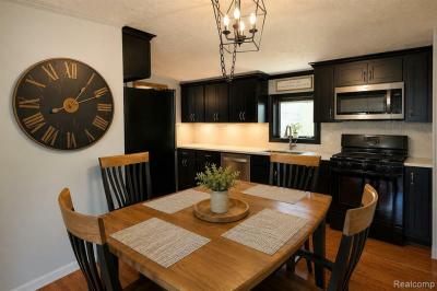 Photo 3 of 9 of home located at 23 Highland Terrace White Lake, MI 48386