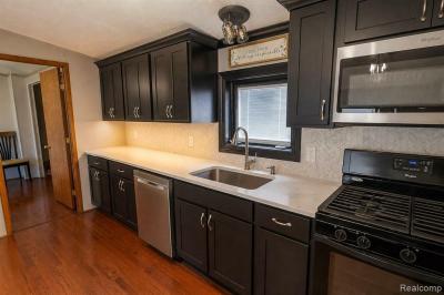 Photo 4 of 9 of home located at 23 Highland Terrace White Lake, MI 48386