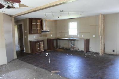 Photo 3 of 9 of home located at 28935 Highway F Lebanon, MO 65536