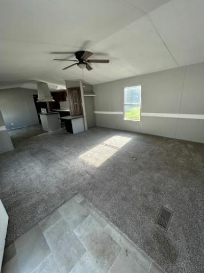 Photo 3 of 14 of home located at 491 Reams Ln London, KY 40744