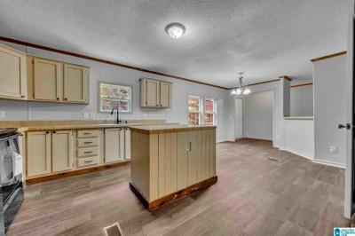 Photo 4 of 21 of home located at 275 Oak Hill Cir Trussville, AL 35173