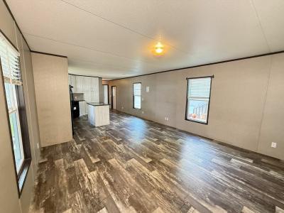 Photo 4 of 15 of home located at 600 E Anderson Rd Trl 219 Houston, TX 77047