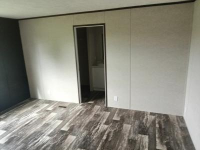 Photo 5 of 16 of home located at 30298 S Us Highway 63 Edgar Springs, MO 65462