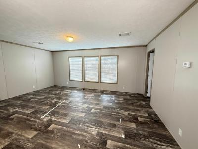 Photo 4 of 15 of home located at 41 Club House Drive Manvel, TX 77578