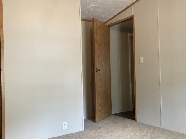 2007 Dutch Housing n/a Mobile Home