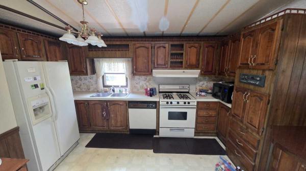 1986 Victorian Manufactured Home