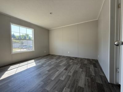 Photo 5 of 9 of home located at 899 Thomas J Drive Flint, MI 48506