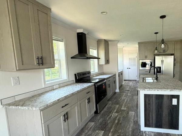 2027 Skyline - Leola MOVEMENT 1528 Mobile Home
