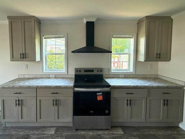 2027 Skyline - Leola MOVEMENT 1528 Mobile Home