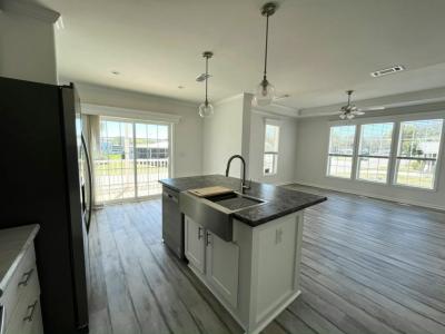 Photo 2 of 21 of home located at 115 North Lake Drive Leesburg, FL 34788