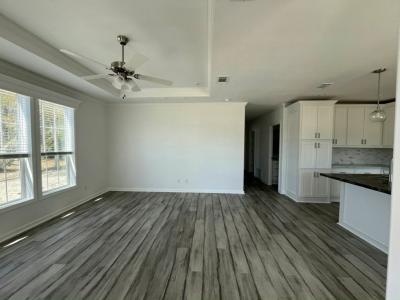 Photo 3 of 21 of home located at 115 North Lake Drive Leesburg, FL 34788