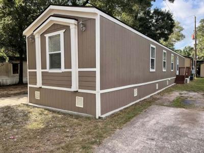 Photo 2 of 14 of home located at 122 Eloise #El122 Conroe, TX 77301