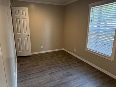 Photo 4 of 14 of home located at 122 Eloise #El122 Conroe, TX 77301