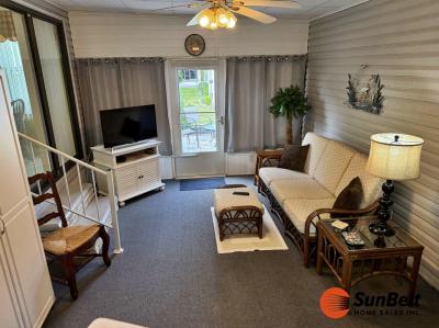Photo 4 of 25 of home located at 427 Tulip Drive Fruitland Park, FL 34731