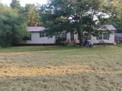 Mobile Home at 375 State Line Rd Loretto, TN 38469