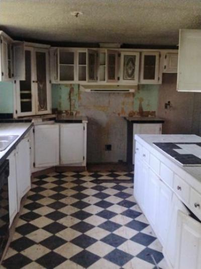 Photo 2 of 8 of home located at 375 State Line Rd Loretto, TN 38469