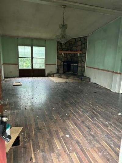 Photo 4 of 8 of home located at 375 State Line Rd Loretto, TN 38469