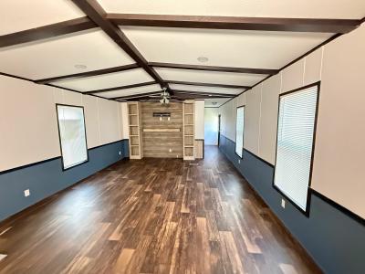 Photo 2 of 12 of home located at 10340 Candy Oak Ln Conroe, TX 77306