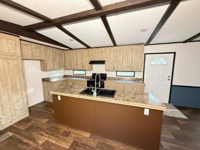 Photo 5 of 12 of home located at 10340 Candy Oak Ln Conroe, TX 77306
