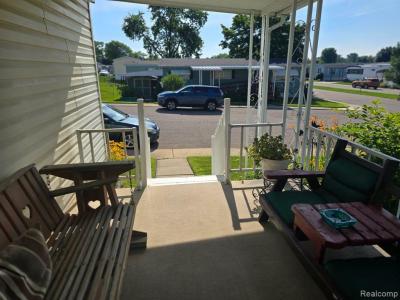 Photo 3 of 21 of home located at 211 Pinewood Dr White Lake, MI 48386