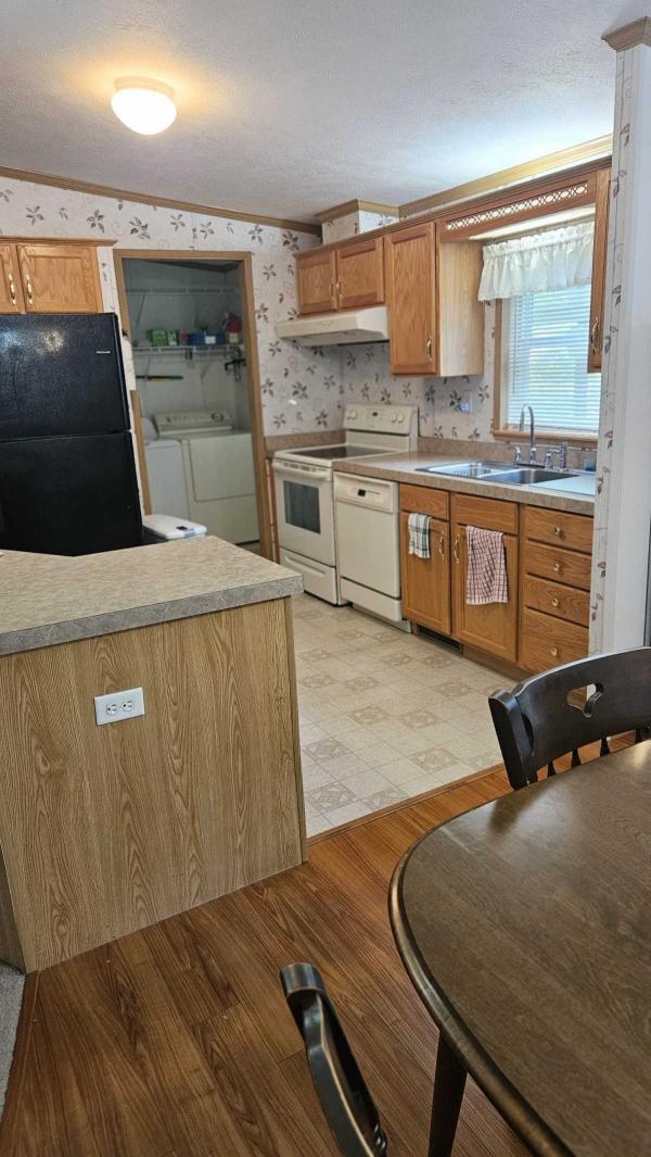 2001 Pine Grove Manufactured Home