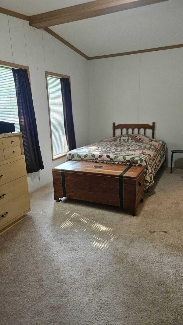 2001 Pine Grove Manufactured Home