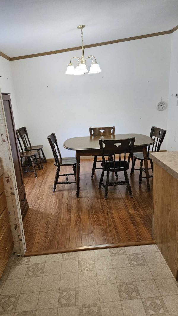 2001 Pine Grove Manufactured Home