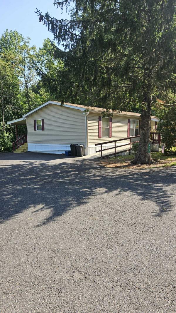 2001 Pine Grove Manufactured Home