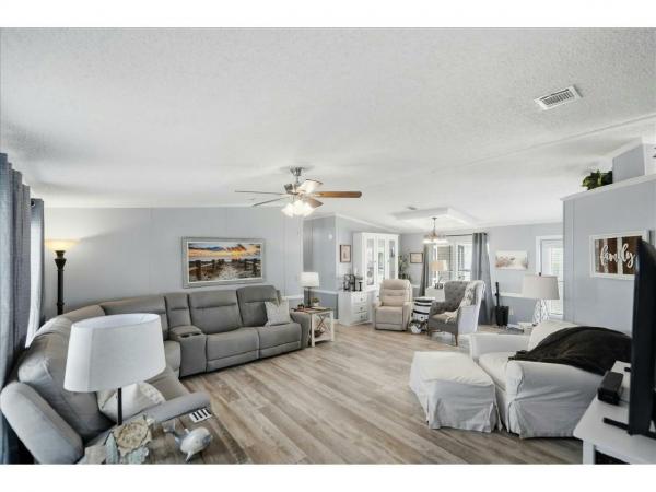 1987 Glenbrook Manufactured Home